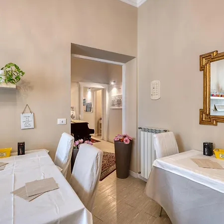 Pensión Your House 4*