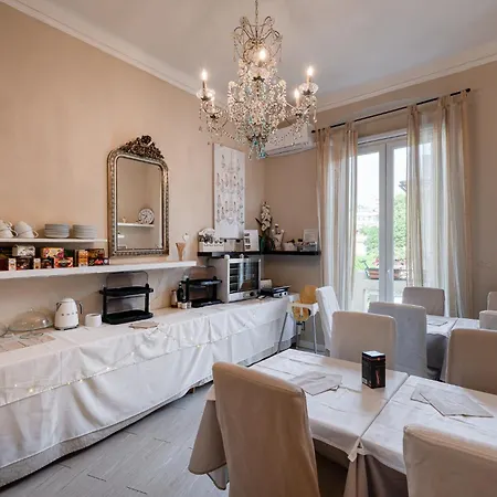 Pensión Your House Génova