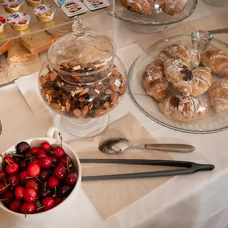 Pensión Your House 4*