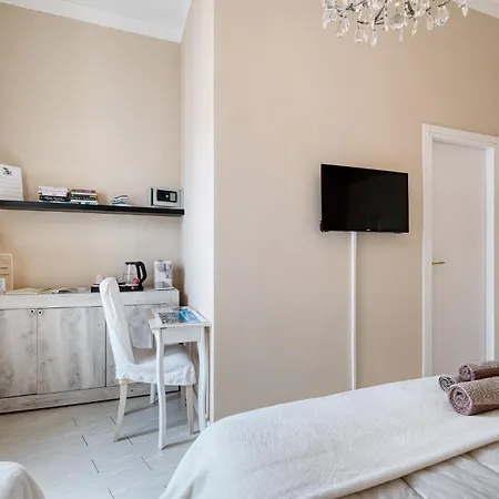 Your House Pensión 4*